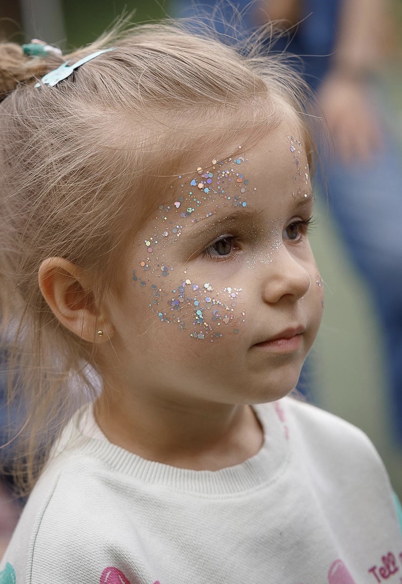 Veidukų puošimas blizgučiais